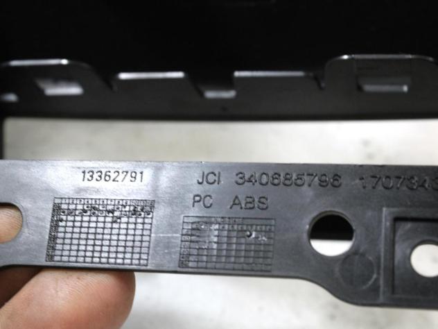 13362791 MASCHERINA RIVESTIMENTO DISPLAY COMPUTER DI BORDO CENTRALE CRUSCOTTO OPEL ASTRA J SW 1.7 D 81KW 6M 5P (2011) RICAMBIO USATO - Foto 5