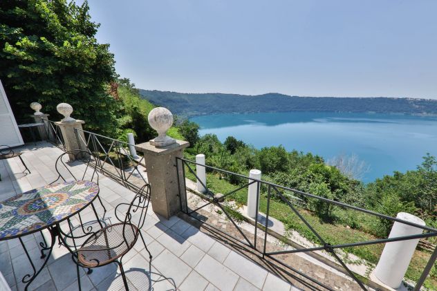 Splendida villa con vista sul lago a Castel Gandolfo - Foto 8