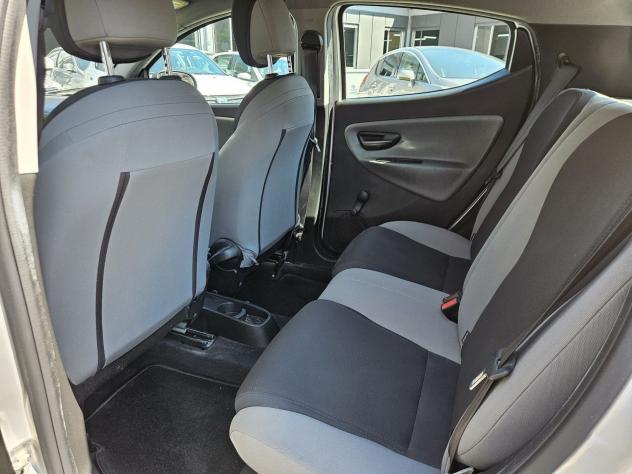 Lancia Ypsilon 1.2 69 cv Silver - Foto 8