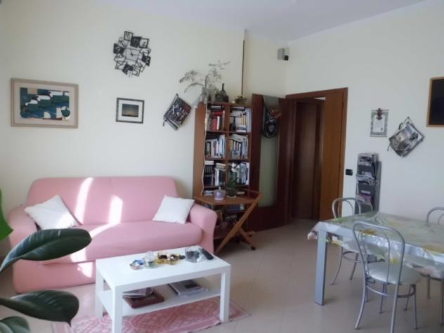 Bagnoregio - Vendesi appartamento ristrutturato con balconi e garage vicino a tutti i servizi. - Foto 2