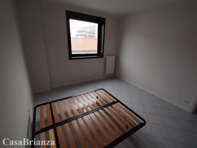 Lissone, bilocale parzialmente arredato, posto auto interno. - Foto 10