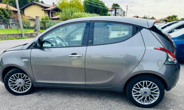 Lancia Ypsilon 1.2 69 CV 5 porte S&S Platinum - Foto 5