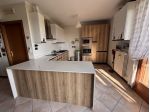 Cucina angolare completa con elettrodomestici
