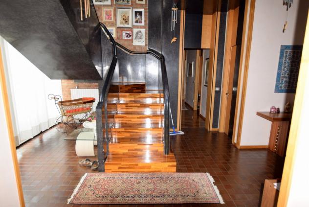 VILLA di 9 vani e di 584 mq (CORNUDA) rif. ZI60E_10 - Foto 3