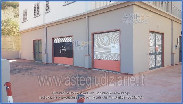 IMMOBILI-IMMOBILE COMMERCIALE-C.da Ferrante snc