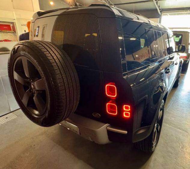 LAND ROVER Defender 110 3.0D I6 250 CV AWD Auto SE rif. 24007194 - Foto 3