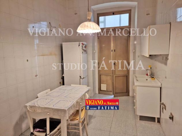 FOGGIA - VENDESI - V.LE 24 MAGGIO, 63 - VANI 4/MQ. 144 CAT. -DOPPIA ESPOSIZIONE - Foto 2
