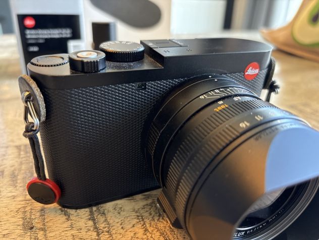 Leica Q3 - Impugnatura Excellent Plus e ricarica wireless, finitura opaca - Foto 2