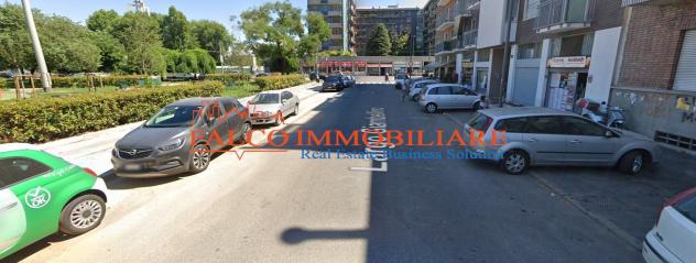 MILANO, LARGO GIAMBELLINO 126 - VENDESI NEGOZIO 1 LUCE 35 MQ A REDDITO 8,3% - Foto 2