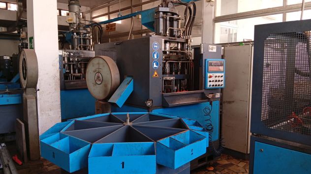 SIREM S40 Pressa rotativa ad iniezione stampaggio Tacchi (2006) - Foto 9
