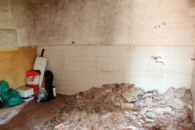 Baschi - vendesi proprietà indipendente da ristrutturare con grande terrazza garage e cantina - Foto 5