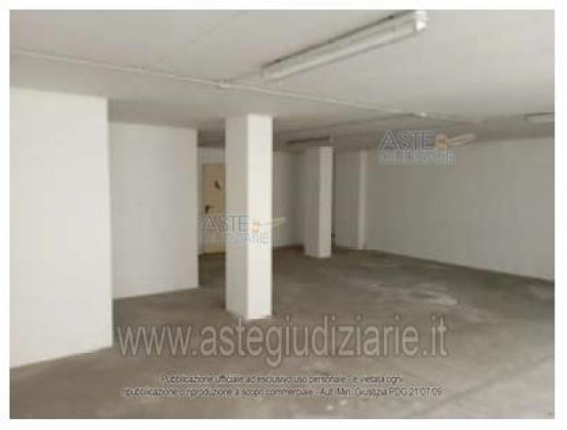 IMMOBILI-IMMOBILE COMMERCIALE-Viale Emilia 12 - Foto 6