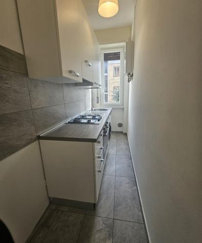 Elegante Bilocale Ristrutturato con Balcone in Via delle Primule 3, Milano - Foto 12