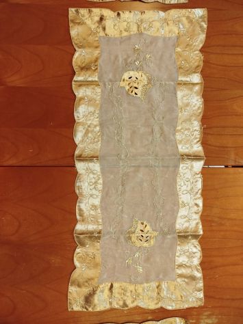 Set per la Tavola - Runner 85x36 cm - Centrini 42x28 cm - Come Nuovo - Foto 5
