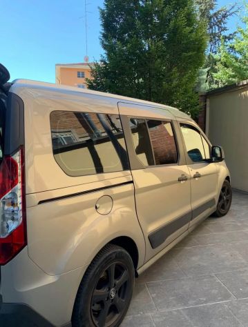 Tassisti: Ford Tourneo Connect con rampa - Foto 5