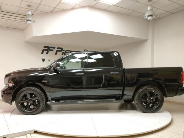 Dodge RAM RAM 1500 CLASSIC BLACK CREW CAB 5.7 HEMI V8 GPL - Foto 2