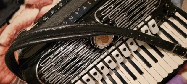 Fisarmonica italiana vintage TITANO Camera tubolare 120 bassi organetto - Foto 5