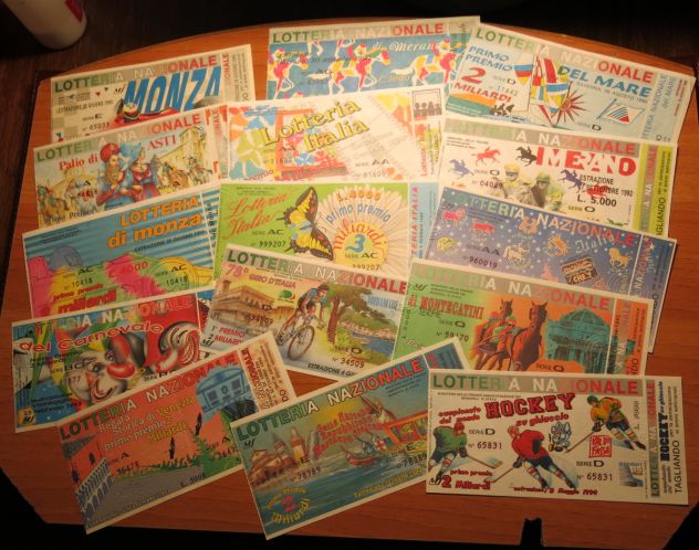 28 BIGLIETTI DELLE LOTTERIE ITALIANE TUTTI DIVERSI DAL 1981 AL 1995 CON TAGLIAND - Foto 2