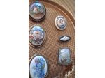 Mini collezione di N° 8   antiche spille  in porcellana