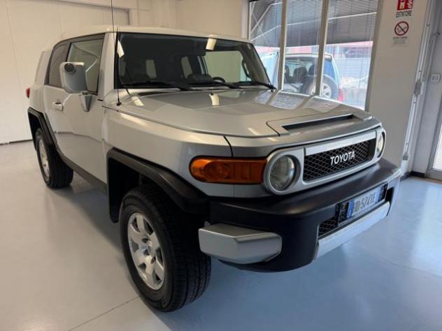 TOYOTA FJ Cruiser 2 WD rif. 24063381 - Foto 3