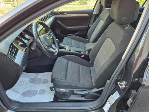VOLKSWAGEN Passat Variant 2.0 TDI SCR EVO DSG Business rif. 23905479 - Foto 9