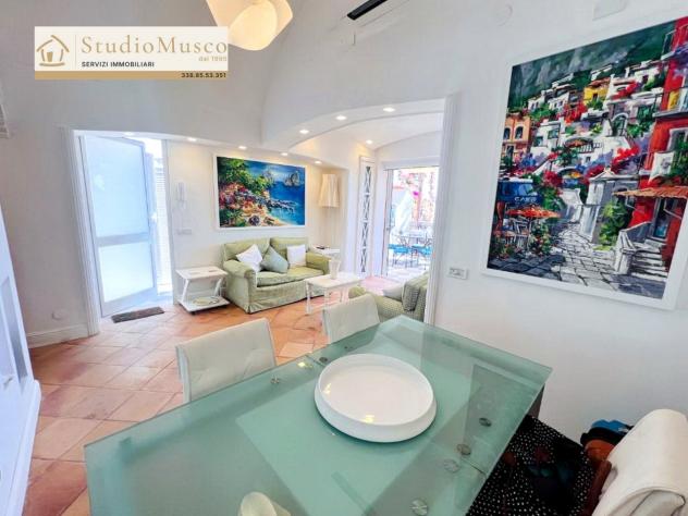 StudioMusco vende a Capri, in via Camerelle, la più prestigiosa strada dello shopping, introvabile appartamento con terrazzo a livello e vista panoram - Foto 11