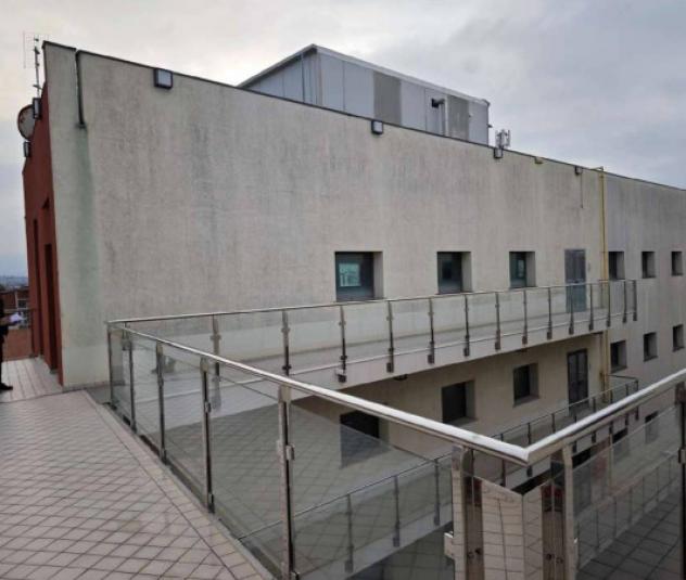 Immobile in asta di 759 m² con più di 5 locali e box auto in vendita a Concamarise - Foto 6