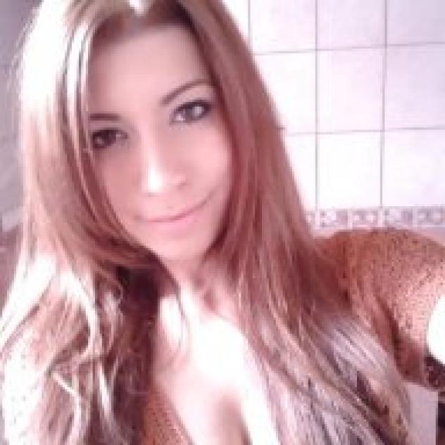 Denisa, 25 da Como Tel: