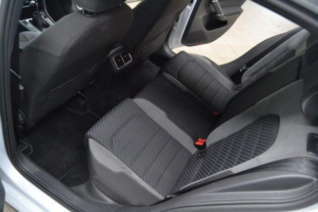VOLKSWAGEN Golf 1.6 TDI 115 CV 5p. r-line rif. 24066973 - Foto 9