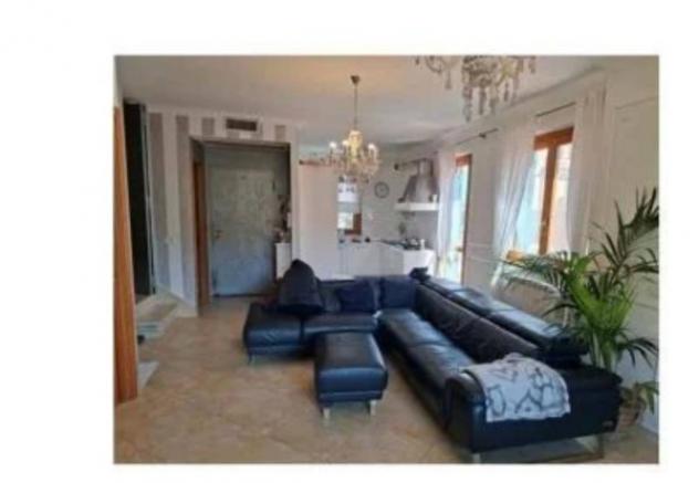 Immobile in asta di 196 m² con più di 5 locali e box auto in vendita a Marino - Foto 6