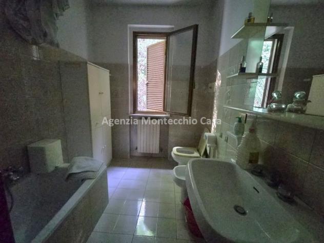 CASA SINGOLA CON DUE APPARTAMENTI, AMPIO TERRENO E VISTA PANORAMICA - Foto 7