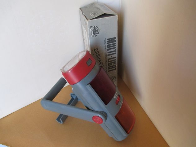 Lampada multifunzione GIUGIARO DESIGN con scatola originane, porta ancora l'adesivo di fabbrica a protezione del faro. MAI USATA. Eventualmente spedi - Foto 2