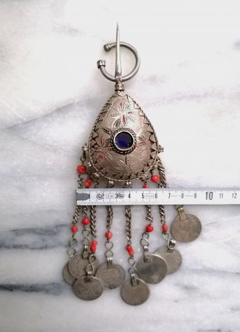 SPETTACOLARE ANTICA COPPIA DI FIBULE BERBERE TIZERZAI CON MONETE A PENDAGLI. - Foto 2