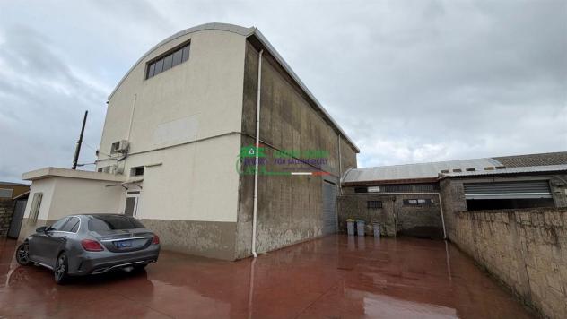 Rif. 9833 - Capannone commerciale zona "Ipercoop". - Foto 15