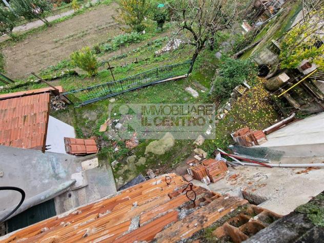 SEMINDIPENDENTE DA RISTRUTTURARE CON CANTINA E GIARDINO. - Foto 10
