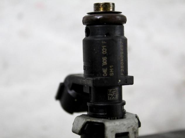 04C133313R TUBO INIEZIONE CON SERIE INIETTORI BENZINA VOLKSWAGEN POLO 1.0 B 55KW 5M 5P (2016) RICAMBIO USATO 04E906031F - Foto 6