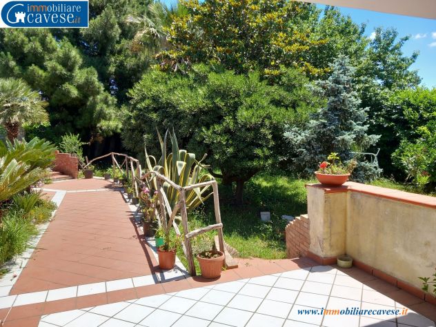 SPLENDIDA SOLUZIONE INDIPENDENTE CON GIARDINO - Foto 4