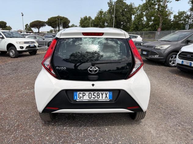 Toyota Aygo Connect 1.0 VVT-i 72 CV 5 porte x-play - Foto 5