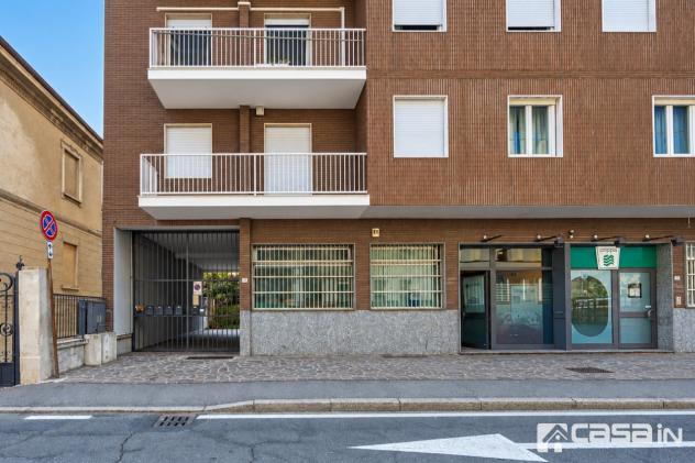 AMPIO E LUMINOSO UFFICIO COMPLETAMENTE RISTRUTTURATO.
Centro paese, in via di forte passaggio , proponiamo in vendita esclusiva ampio e luminoso uffic