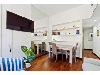 Bright & Central Milano Apartment with Balcony