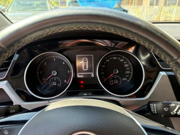 VOLKSWAGEN Touran 2.0 TDI 150 CV SCR DSG ExecutiIve 7 POSTI rif. 22871371 - Foto 9