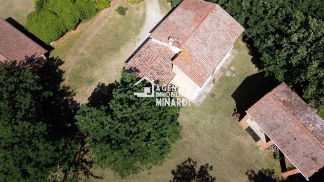 FAENZA – SARNA | AUTENTICA CASA COLONICA ROMAGNOLA CON FIENILE, AMPI SERVIZI E OLTRE 4.000 MQ DI TERRENO - Foto 3