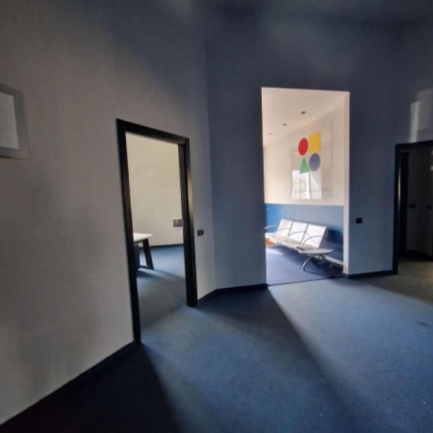 Immobile di 400 m² con più di 5 locali in vendita a Lainate - Foto 12