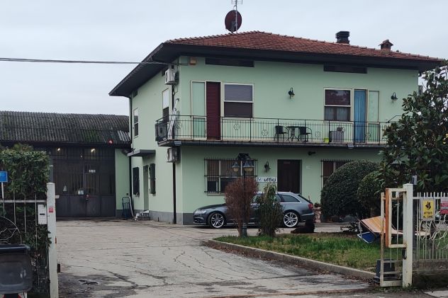 2 APPARTAMENTI + CAPANNONE - Foto 2