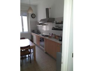 Tre camere da letto-arredato.