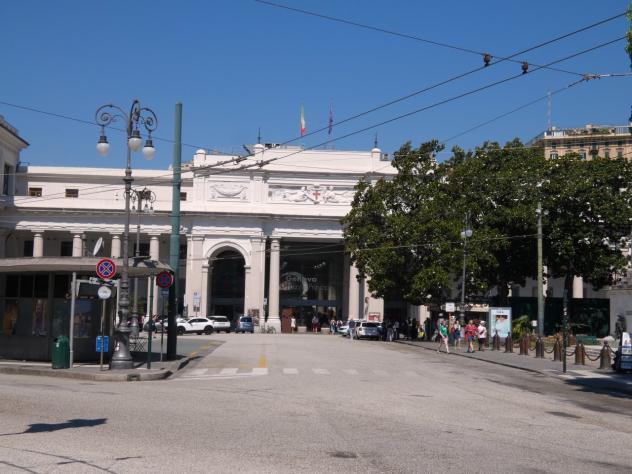 appartamento in vendita a Genova in zona Sottoripa / Maddalena / Molo