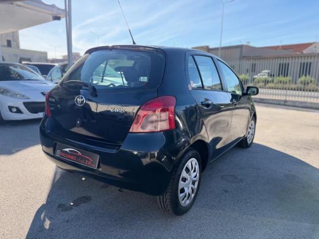 TOYOTA Yaris 1.0 5 porte Sol rif. 24198443 - Foto 4