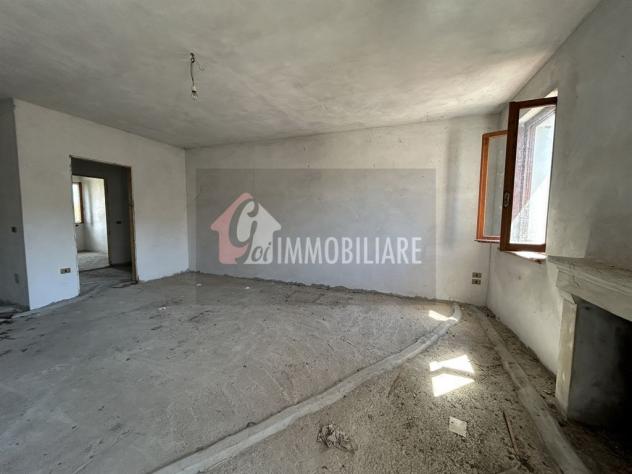 Versatilità e spazio nel cuore del paese - Foto 14