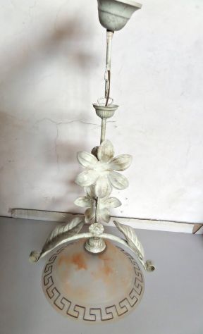 Lampadario foglia e fiori , ferro battuto, campana in vetro, lunghezza 66 cm