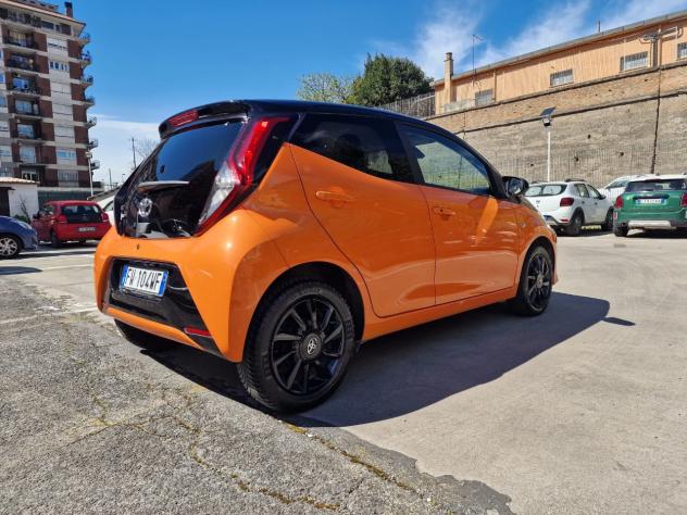 Toyota Aygo 5 Porte Aygo 5p 1.0 x-wave Orange m-mt 72cv cambio automatico - Foto 4